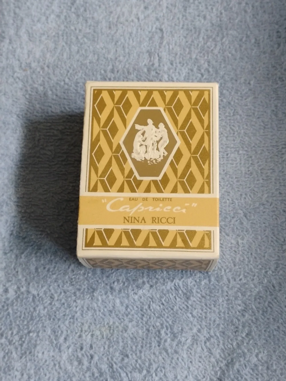 Nina Ricci Samples - Picture 6 of 6